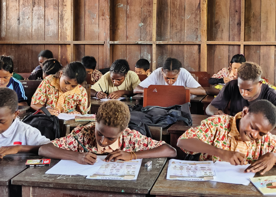 1.100 SISWA OAP DI TIGA KABUPATEN IKUTI PELATIHAN BAHASA INGGRIS